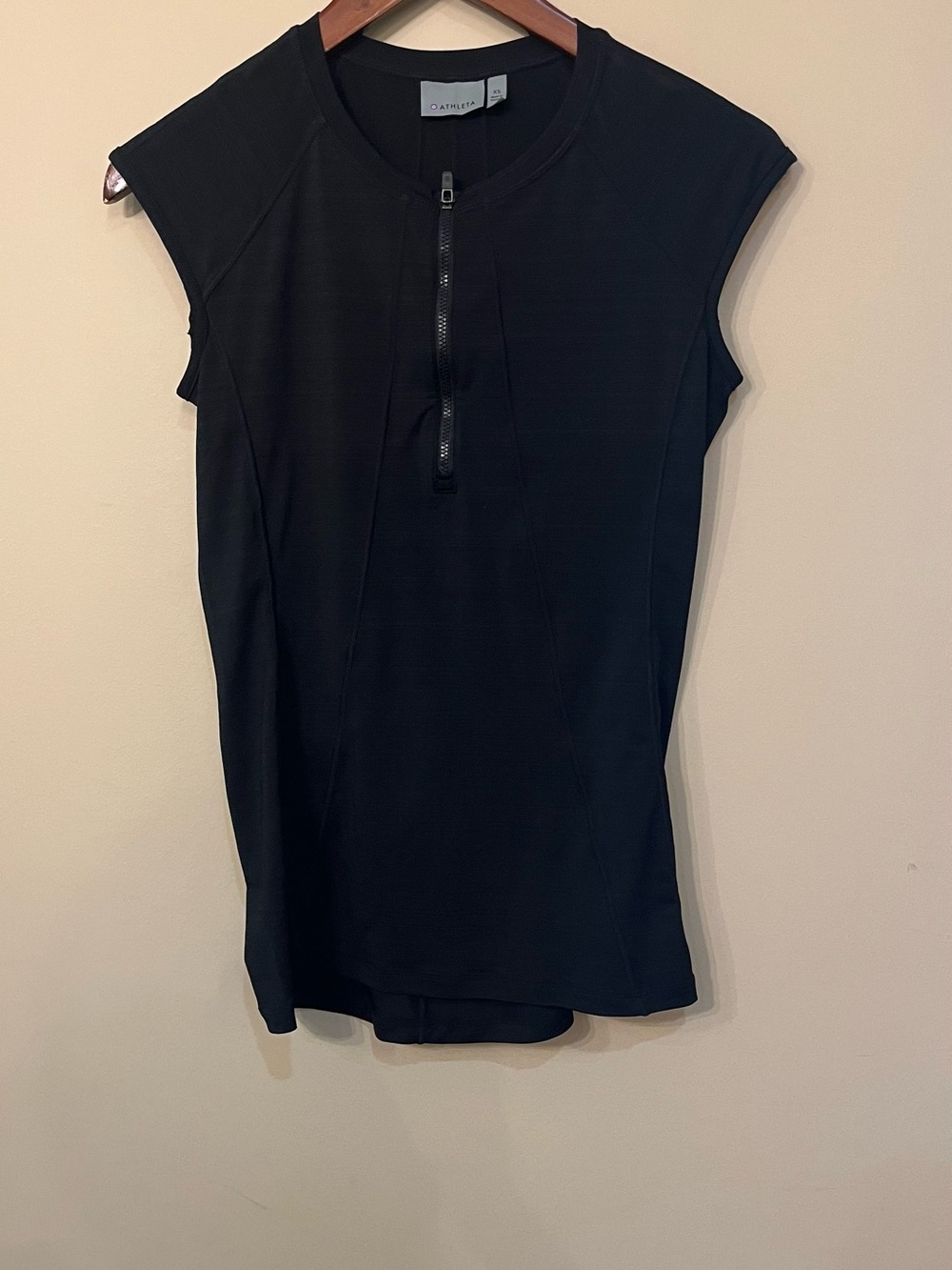 Athleta Pacifica UPF 50+
Tank Top rear zippered pocket, zip front activewear XS